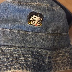 Betty bop bucket hat